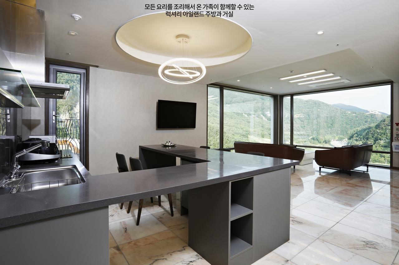Pine Forest Jeongseon Alpine Resort Eksteriør billede